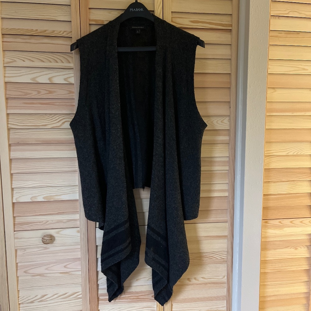 Banana Republic sleeveless open sweater vest